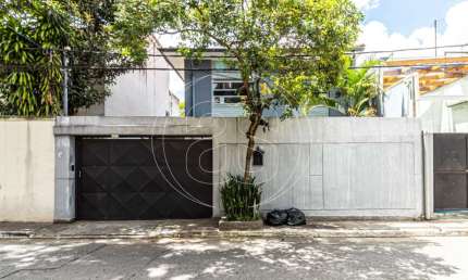 Imóvel comercial mobiliado para locação com 2 vagas de garagem