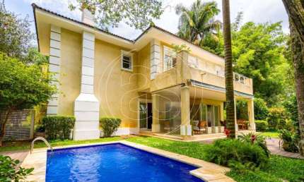 Casa de condomínio com 4 suítes próximo ao colégio Waldorf no Alto da Boa Vista
