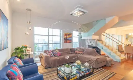 Cobertura no Alto da Boa Vista com 311m2, 3 suítes e 4 vagas, além de piscina e linda Vista
