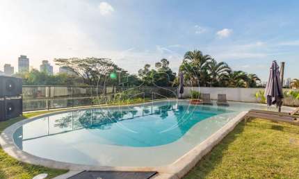Casa de condomínio de 1200m2 privativos que fica dentro de uma rua fechada no Jardim dos Estados