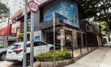 Casa comercial para alugar na Rua Inhambú, 687, Moema, São Paulo