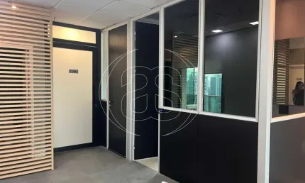 Sala comercial com 3 salas para alugar na Rua Barão do Triunfo, 612, Brooklin Paulista, São Paulo