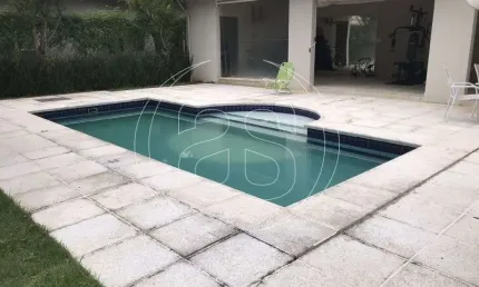 Casa térrea com piscina e 3 suítes para venda no Alto da Boa Vista.