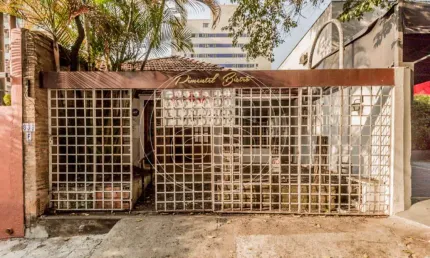 Casa comercial com 4 salas para alugar na Avenida Moema, 839, Moema, São Paulo