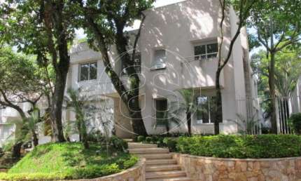 Vende-se casa de condomínio no Jardim Cordeiro, São Paulo-SP