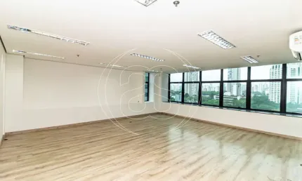 CONJUNTO COMERCIAL, EM FRENTE AO SHOPPING VILA OLÍMPIA, COM 93,5M²