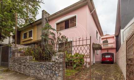 CASA SUPER ESPAÇOSA, EM ÓTIMA LOCALIZAÇÃO, COM 04 DORMITRIOS.