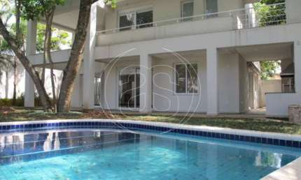 Casa de Condomínio à venda no Alto da Boa Vista com 4 suítes e piscina
