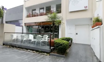 Ponto comercial com 6 salas para alugar na Rua Gaivota, 1488, Moema, São Paulo