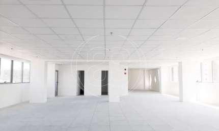 Sala comercial com 3 salas para alugar na Rua Luiz Seráphico Júnior, 511, Jardim Caravelas, São Paulo