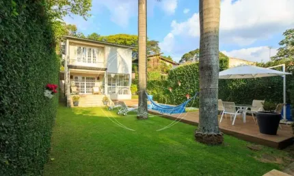 CASA COM PISCINA E JARDIM NO MIOLO DO ALTO DA BOA VISTA