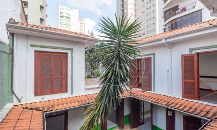 Casa comercial com 5 salas para alugar na Alameda dos Aicás, 345, Moema, São Paulo