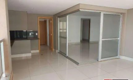 Apartamento 3 suítes, living 3 ambientes, varanda gourmet, 4 garagens, 245 m² úteis.