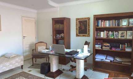 Excelente sobrado, impecável, 4 suítes, 5 salas, ótima localização no Alto da Boa Vista, ideal para escritório, clínica ou outras atividades.