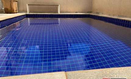 Fino apto., 85 m², 2 suítes, lavabo, sala 2 ambientes, varanda gourmet. Riquíssimo em armários finamente planejados.