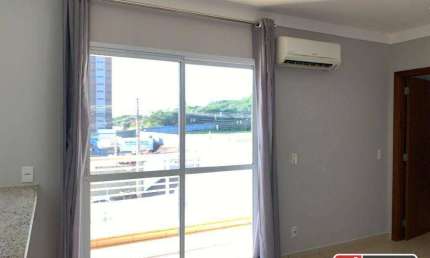 Apto. tipo flat, Jd. Botânico, 1 suíte, sala com sacada, garagem. Piscina semiolímpica, academia, quadra de tênis, salão de festas e varanda gourmet.