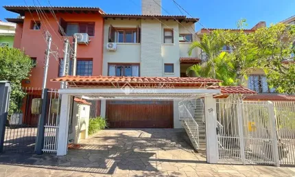Casa com 3 quartos à venda na Rua Professora Thereza Noronha, 39, Espírito Santo, Porto Alegre, 162 m2 por R$ 790.000