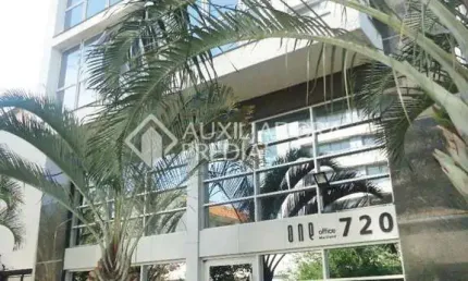 Sala comercial à venda na Avenida Mariland, 720, Auxiliadora, Porto Alegre, 60 m2 por R$ 450.000