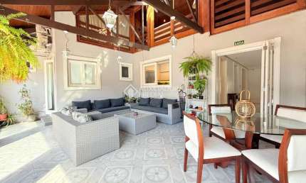 Casa com 3 quartos à venda na Rua Professor Pedro Santa Helena, 300, Jardim do Salso, Porto Alegre, 420 m2 por R$ 1.550.000