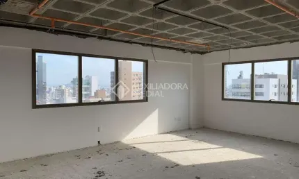 Sala comercial à venda na avenida lageado, 1212, petrópolis, porto alegre, 41 m2 por r$ 539.000