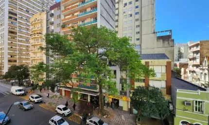 Apartamento com 3 quartos à venda na Rua Duque de Caxias, 1405, Centro Histórico, Porto Alegre, 171 m2 por R$ 590.000