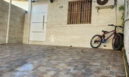 Casa com 2 quartos à venda na Rua Corujas, 175, Jardim Algarve, Alvorada, 53 m2 por R$ 250.000