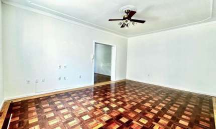 Apartamento com 3 quartos à venda na Rua Eça de Queiroz, 982, Petrópolis, Porto Alegre, 139 m2 por R$ 520.000