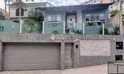 Casa com 3 quartos à venda na Rua Fernando Abbott, 1175, Cristo Redentor, Porto Alegre, 206 m2 por R$ 1.690.000