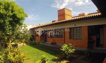 Casa com 3 quartos à venda na Rua Fortunato Della Casa, 30, Espírito Santo, Porto Alegre, 400 m2 por R$ 850.000