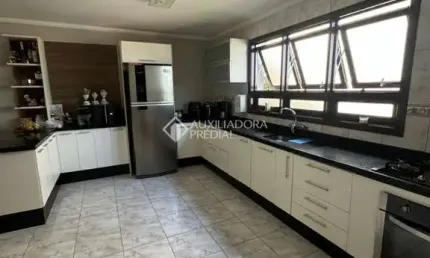 Casa com 3 quartos à venda na Rua Elvira Cruz Netto, 131, De Lazzer, Caxias do Sul, 223 m2 por R$ 980.000