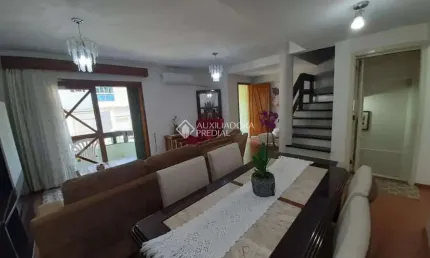 Casa com 3 quartos à venda na Rua Giácomo Gasparin, 171, Nossa Senhora da Saúde, Caxias do Sul, 192 m2 por R$ 720.000