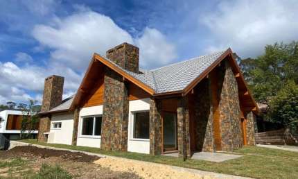 Casa com 3 quartos à venda na ESTREMOSA, 74, Carniel, Gramado, 221 m2 por R$ 2.800.000