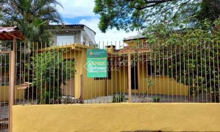 Casa em condomínio fechado com 3 quartos à venda na Avenida Outeiro, 66, Partenon, Porto Alegre, 252 m2 por R$ 740.000