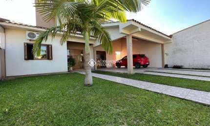Casa com 4 quartos à venda na Rua Rio de Janeiro, 37, Parque 35, Guaíba, 174 m2 por R$ 730.000