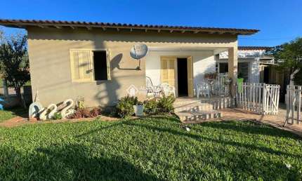Casa com 3 quartos à venda na Rua Jaime Caetano Braum, 22, Jardim dos Lagos, Guaíba, 149 m2 por R$ 380.000