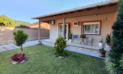 Casa com 4 quartos à venda na PRESIDENTES, DOS, 234, Flórida, Guaíba, 220 m2 por R$ 695.000