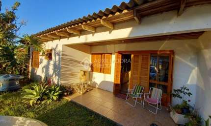 Casa com 2 quartos à venda na Avenida Ponche Verde, 305, Jardim dos Lagos, Guaíba, 70 m2 por R$ 320.000