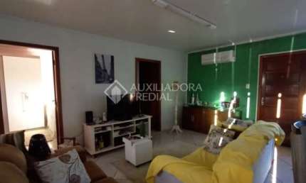 Casa com 2 quartos à venda na Avenida Ponche Verde, 305, Jardim dos Lagos, Guaíba, 70 m2 por R$ 320.000