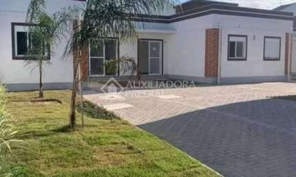 Casa com 2 quartos à venda na Rua Ricardo Bandeira Bressani, 180, Jardim dos Lagos, Guaíba, 44 m2 por R$ 195.000
