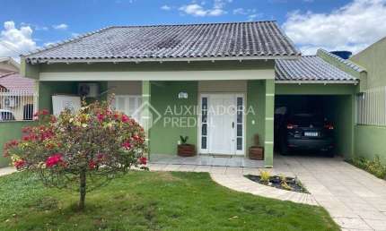 Casa com 3 quartos à venda na Avenida Ponche Verde, 175, Jardim dos Lagos, Guaíba, 95 m2 por R$ 700.000