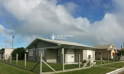 Casa com 3 quartos à venda na LINGUADO, 27, Mariluz (Distrito), Imbé, 200 m2 por R$ 789.000