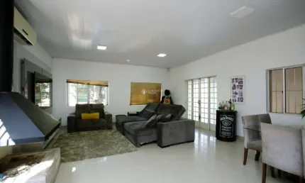 Casa com 3 quartos à venda na Rua General Gomes Carneiro, 603, Medianeira, Porto Alegre, 468 m2 por R$ 650.000