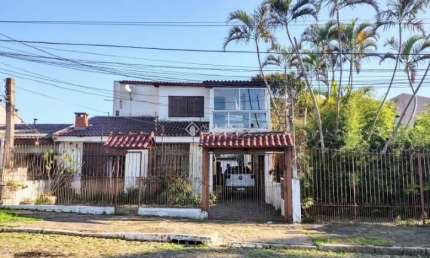 Casa com 6 quartos à venda na Rua Fábio de Barros, 388, Nonoai, Porto Alegre, 294 m2 por R$ 693.000