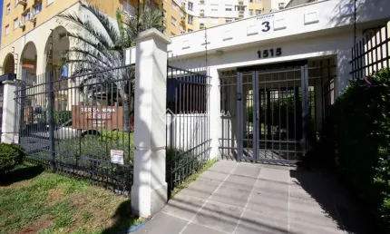 Apartamento com 3 quartos à venda na Avenida Bento Gonçalves, 1515, Santo Antônio, Porto Alegre, 66 m2 por R$ 450.000