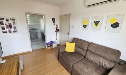 Apartamento com 2 quartos à venda na Rua Engenheiro Fernando Mendes Ribeiro, 30, Santo Antônio, Porto Alegre, 49 m2 por R$ 240.000