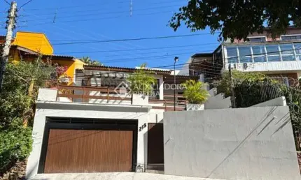 Casa com 3 quartos à venda na Rua Teixeira de Carvalho, 215, Medianeira, Porto Alegre, 181 m2 por R$ 940.000