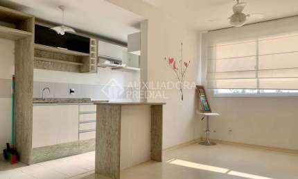Apartamento com 2 quartos à venda na Rua Carlos Reverbel, 200, Jardim Carvalho, Porto Alegre, 52 m2 por R$ 299.000