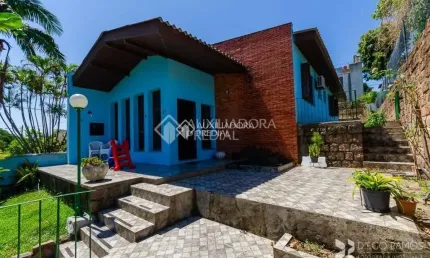 Casa com 3 quartos à venda na Rua Osmar Meletti, 82, Espírito Santo, Porto Alegre, 118 m2 por R$ 420.000