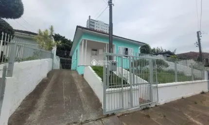 Casa com 3 quartos à venda na Rua Pedro Lerbach, 818, Centro, Esteio, 726 m2 por R$ 609.999
