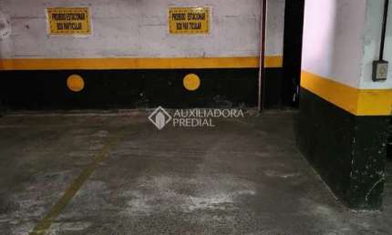 Garagem à venda na Rua Santo Antônio, 522, Independência, Porto Alegre, 12 m2 por R$ 35.000